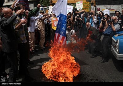 Iranians Stage Anti-US Protest in Tehran