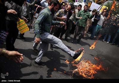 Iranians Stage Anti-US Protest in Tehran