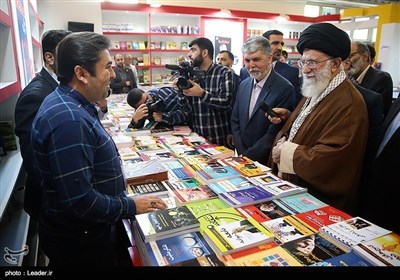 تہران؛ امام خامنہ ای کا بین الاقوامی کتاب میلہ کا دورہ