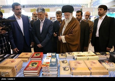 تہران؛ امام خامنہ ای کا بین الاقوامی کتاب میلہ کا دورہ