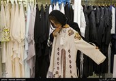 فروشگاه بلندی محل نمایش اجناس لباس های زنانه ایرانی