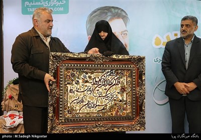 تجلیل از خانواده سردار شهید محمد ناظری در خبرگزاری تسنیم