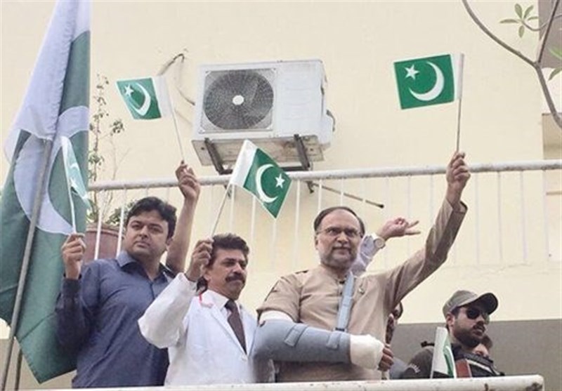 پرونده ترور «احسن اقبال»| وزیر کشور پاکستان پس از بهبودی از بیمارستان مرخص شد