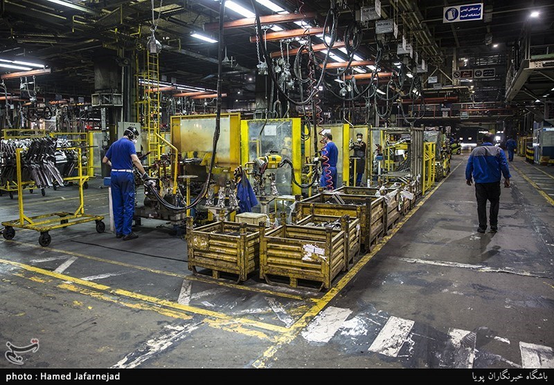 رونق اقتصاد غیرنفتی ایران در سایه تحریم‌ها/ بلومبرگ: نصف صادرات غیرنفتی ایران تولیدات صنعتی است