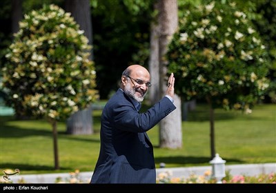  اخبار تلویزیون| از اطلاع رسانی ۲۷۰۰ میلیاردی رئیس صداوسیما تا میهمان خوش صدایِ مهران مدیری 