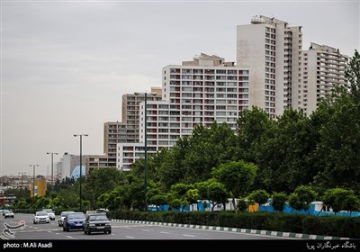 خیابان بندی‌ها و بلوارهای زیبا و عریض و امکان دسترسی سریع به چندین بزرگراه اصلی تهران را فراهم میکند