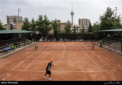مجموعه ورزشی تنیس قدس در خیابان گلستان قرار دارد