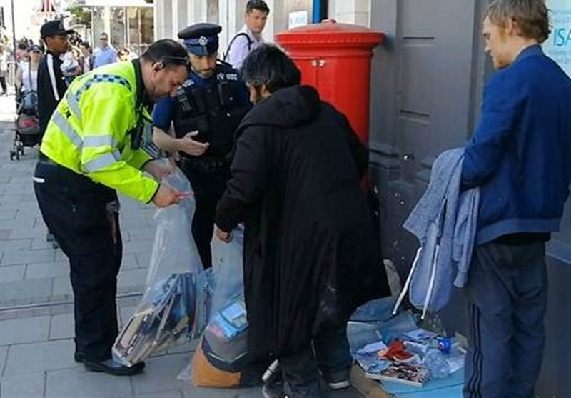 British Police Seizing Homeless People’s Belongings Ahead of Royal Wedding (+Video)