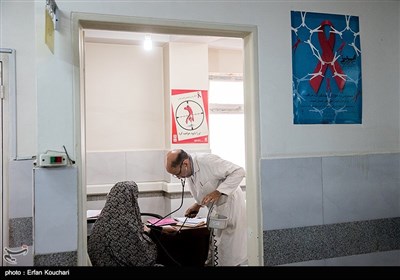 بهداری زندان زنان از یک ساختمان دو طبقه تشکیل شده که دارای امکاناتی همچون آزمایشگاه، رادیولوژی و دندانپزشکی است. 