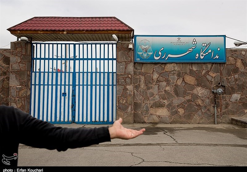 ملکشاهی:20 زندان باید به خارج از شهرها انتقال پیدا کند