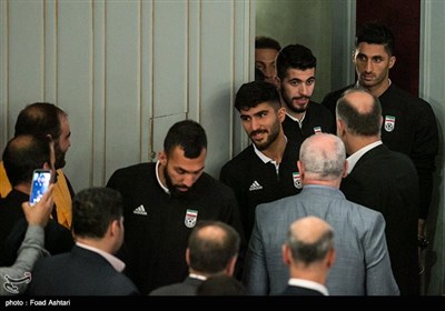 Iranian Officials See Off Members of Team Melli