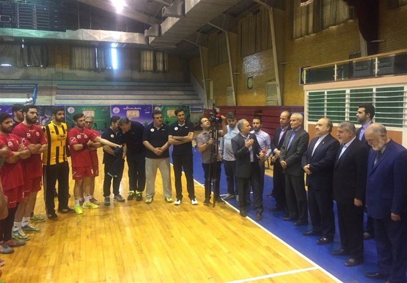 بازدید وزیر ورزش از اردوی تیم ملی هندبال/ سلطانی‌فر: هندبال توانایی درخشش در بازی‌های آسیایی را دارد