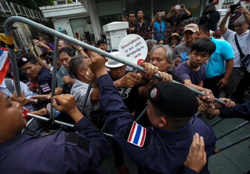 Thai Protesters Confront Police, Anti-Government March Blocked