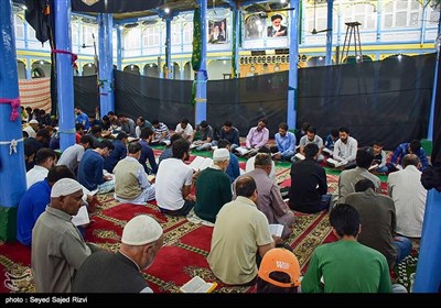 با آغاز ماه مبارک رمضان در کشمیر جلسات قرائت و تفسیر قرآن در مساجد و حسینیه ها برگزار میشود
