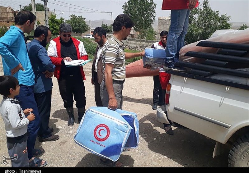 کمک‌های جمعیت هلال احمر همدان به مناطق سیل‌زده ارسال شد