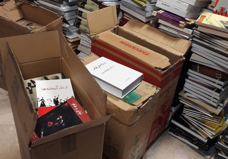 کشف یک انبار قاچاق کتاب در محدوده خیابان آزادی