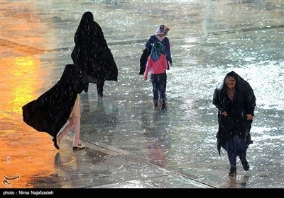 حرم امام رضا علیہ السلام میں بارش کے وقت کے مناظر