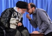دیدار دانشجویان با امام خامنه‌ای|واردی: باقری‌ها می‌خواهیم تا با تغییر در استراتژی جنگ اقتصادی &quot;بت شکنی&quot; کنند