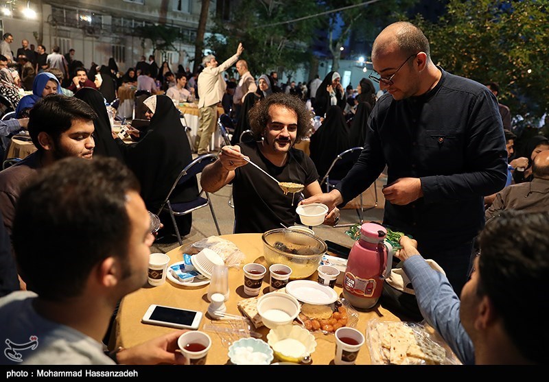 افطاری انجمن عکاسان انقلاب و دفاع مقدس