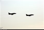پرواز جنگنده‌های سوخو 22 سپاه در آسمان کیش