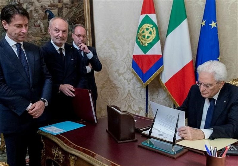 مذاکره رئیس جمهور ایتالیا با احزاب مختلف برای پایان دادن به بحران سیاسی