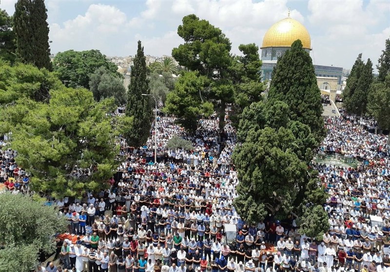 حضور 280 هزار فلسطینی در آخرین نماز جمعه ماه رمضان در مسجدالاقصی