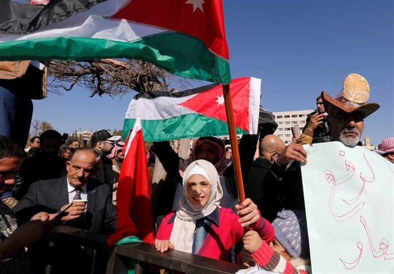 Jordanians Protesting Price Increases Scuffle with Police