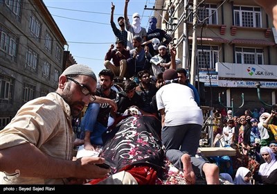 مقبوضہ کشمیر؛ شہید نوجوان کی تدفین اور بھارتی فوج کیساتھ جھڑپیں