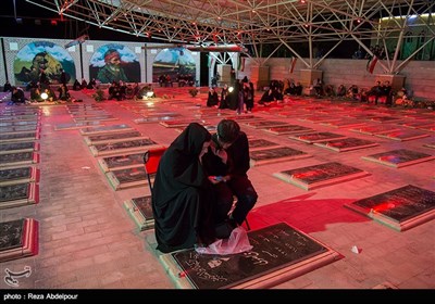 Iranian Muslims Attend Religious Ceremonies to Mark Laylat Al-Qadr