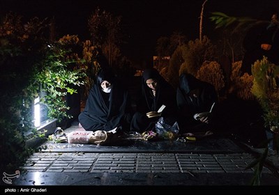 Iranian Muslims Attend Religious Ceremonies to Mark Laylat Al-Qadr