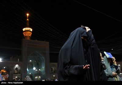 Iranian Muslims Attend Religious Ceremonies to Mark Laylat Al-Qadr