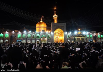 Iranian Muslims Attend Religious Ceremonies to Mark Laylat Al-Qadr