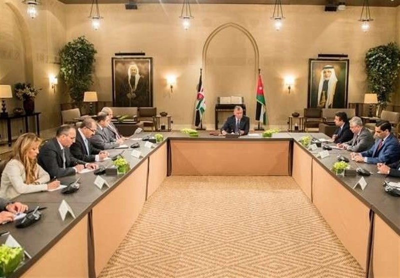 شاه اردن: بر سر دو راهی هستیم