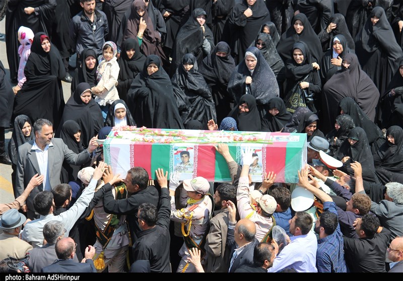 مراسم تشییع پیکر مطهر شهید مرزبان در سقز/ جانشین فرمانده مرزبانی ناجا: انتقام خون شهیدمان را به زودی از قاچاقچیان می‌گیریم