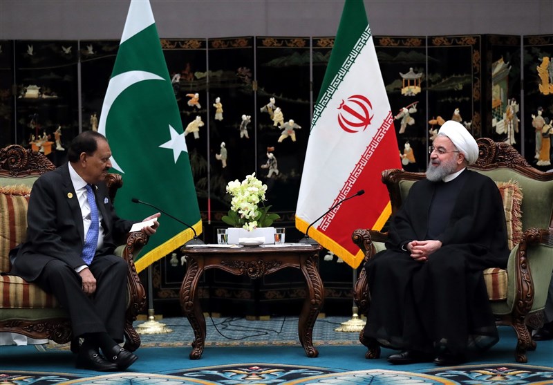 روحانی در دیدار با رئیس‌جمهور پاکستان: مبارزه با تروریسم نیازمند همکاری کشورهای منطقه است