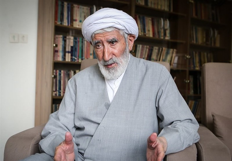 مرحوم حجت الاسلام احمدی: کتاب خواندن را با شاهنامه آغاز کردم