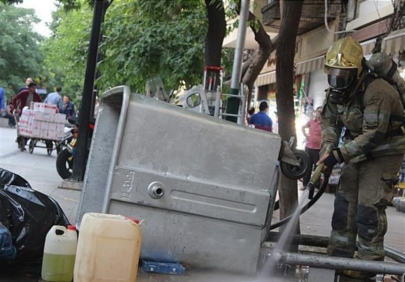 خنثی‌سازی مواد شیمیایی رها شده در خیابان ناصرخسرو + تصاویر