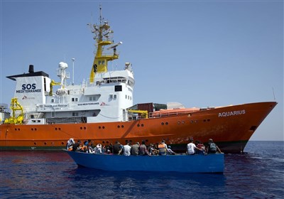 اسپانیا به کشتی سرگردان مهاجران اجازه ورود می‌دهد