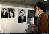 افتتاح نمایشگاه عکس" از او که می گویم" با حضور آیت الله قائم مقامی 