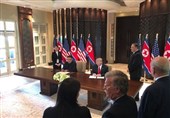 عکس/امضای جالب رهبر کره شمالی پای سند توافق با آمریکا