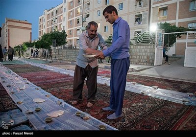 افطاری ساده در مسکن مهر بهزیستی - کرمانشاه
