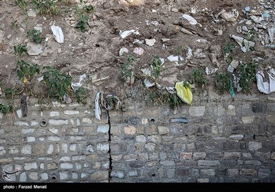 همچنین بوی بد و نامطبوع آبشوران نیز مشکلات زیادی را برای شهروندان ایجاد کرده است.طرح پوشاندن آبشوران شهر کرمانشاه پس از گذشت چندین سال از تصویب آن،هنوز بصورت کامل اجرایی نشده است