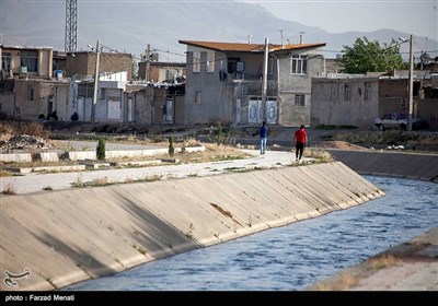 همچنین بوی بد و نامطبوع آبشوران نیز مشکلات زیادی را برای شهروندان ایجاد کرده است.طرح پوشاندن آبشوران شهر کرمانشاه پس از گذشت چندین سال از تصویب آن،هنوز بصورت کامل اجرایی نشده است