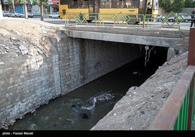 همچنین بوی بد و نامطبوع آبشوران نیز مشکلات زیادی را برای شهروندان ایجاد کرده است.طرح پوشاندن آبشوران شهر کرمانشاه پس از گذشت چندین سال از تصویب آن،هنوز بصورت کامل اجرایی نشده است