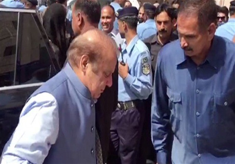 Pakistan Court Summons Former PM, Orders Arrest of Journalist