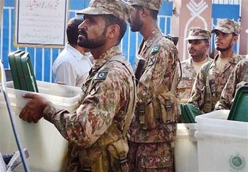 یک روز تا انتخابات سرنوشت ساز پاکستان/ نیروهای ارتش در حوزه‌های اخذ رای مستقر شدند