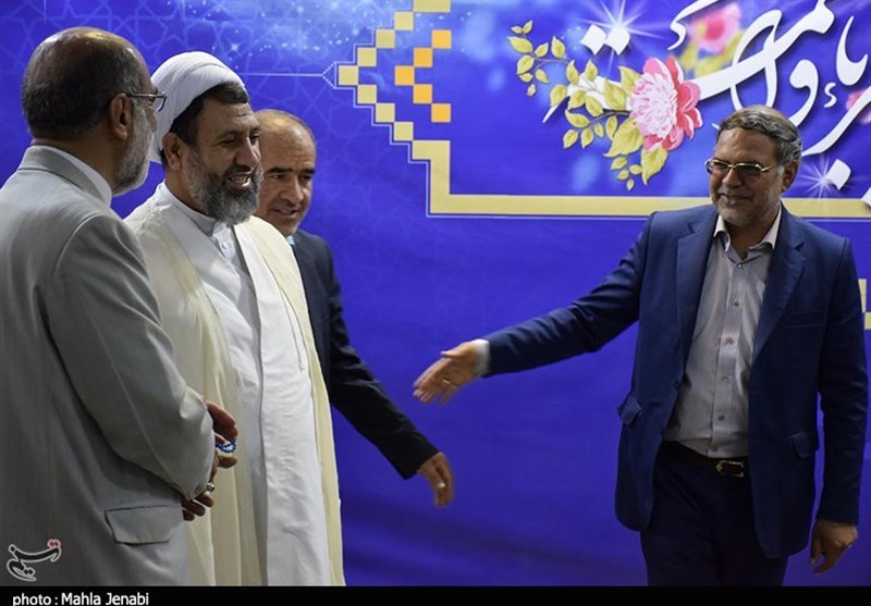 دیدار مردم و مسئولان با نماینده ولی‌فقیه در کرمان به مناسبت عید فطر به روایت تصویر