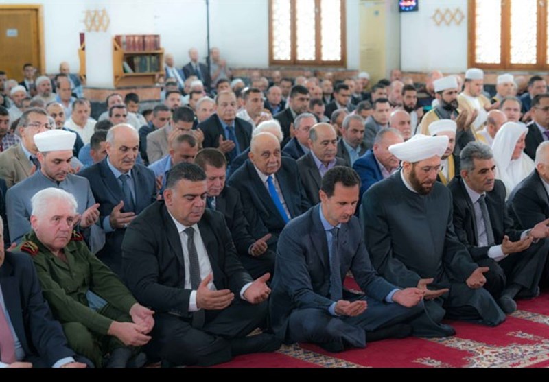 بشار اسد نماز عید فطر را در طرطوس اقامه کرد+گزارش تصویری