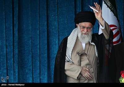 امام خامنہ ای کی امامت میں نماز عید کی تصاویر