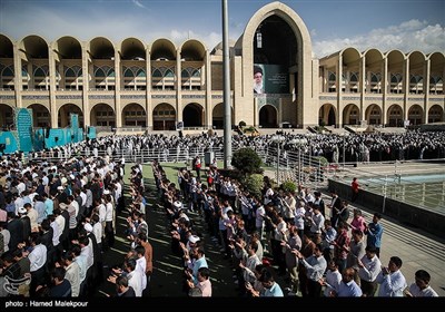 اقامه نماز عید فطر به امامت مقام معظم رهبری - مصلی تهران